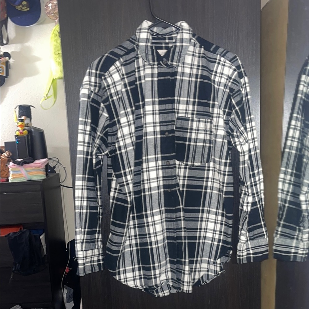 Universal Thread Black and White Casual Button Down Shirt